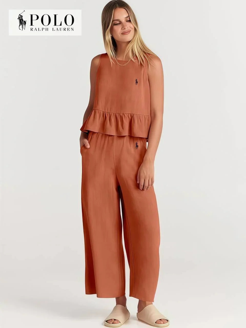 Completo due pezzi con volant da donna